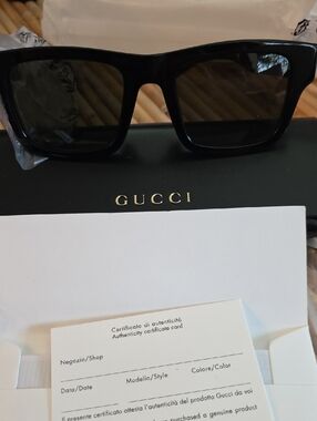 Gucci Black Wayfarer-Style Sunglasses GG2072SA 00152-21-14.....1
